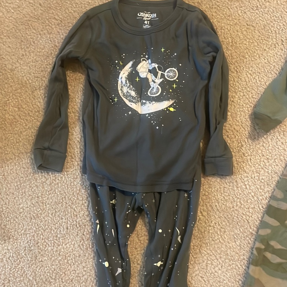 Boys pajamas size 4T